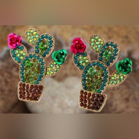 STUNNING Green Rhinestone
Cactus Earrings with 3D Flowers - Picture 6 of 6